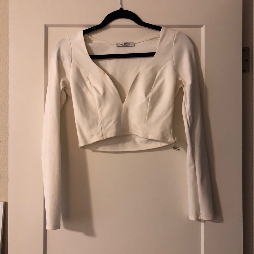 NTW White V-Neck long sleeve  crop Top!
